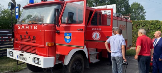 Польські колеги-вогнеборці подарували старосамбірчанам пожежний автомобіль